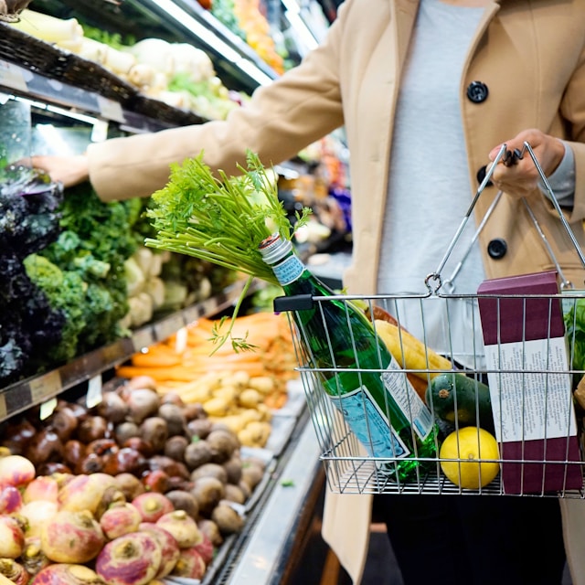 Person grocery shopping organic and conventional produce