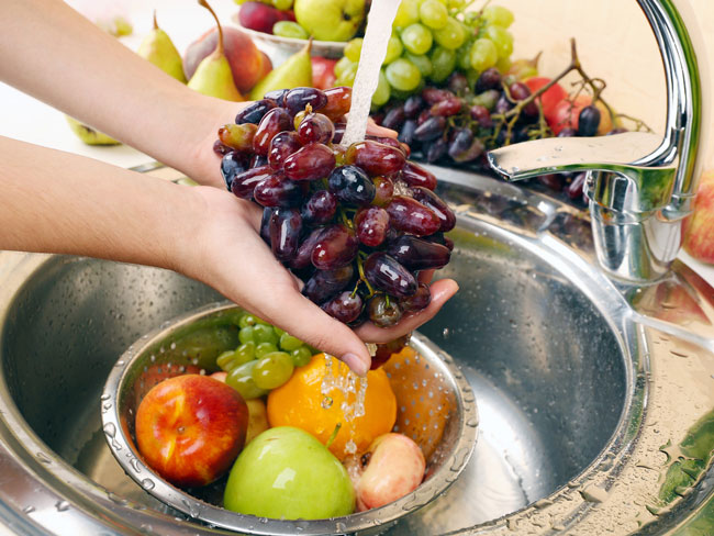 ASK_TFG_bigstock-Woman-s-hands-washing-grapes-a-73042543