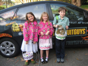 FruitKids in front of FruitGuys wrapped Prius 2007
