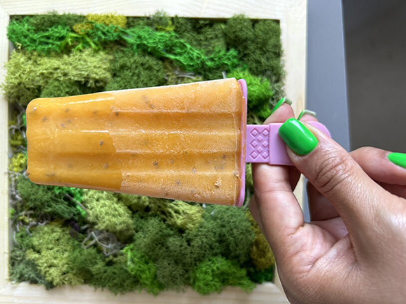 Mango-orange fruit popsicle