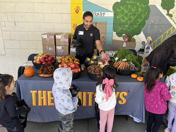 The FruitGuys Shares Fresh Fruit at School Farmers Market